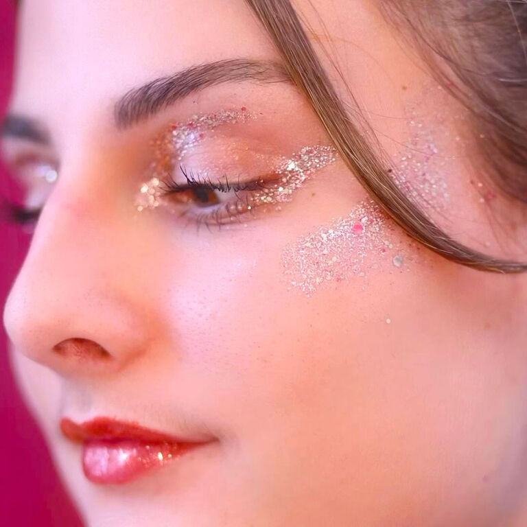 Id&eacute;e de maquillage avec les paillettes Vegas B&eacute;b&eacute;